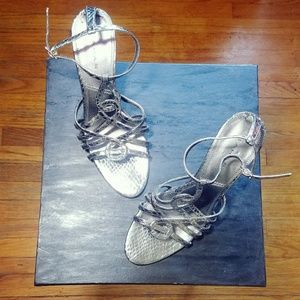 TAHARI - Metallic Silver Colored Sandals